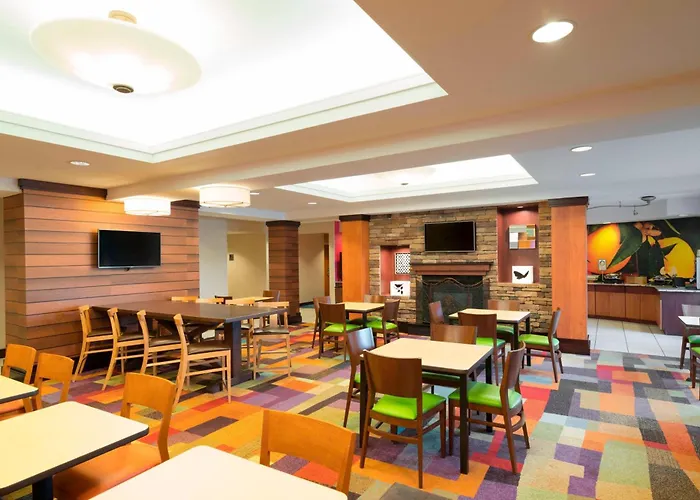 Fairfield Inn & Suites By Marriott State College
