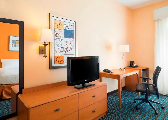 Fairfield Inn & Suites By Marriott State College